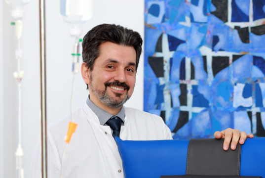 Dr. Mustafa Kondakci leitet seit kurzer Zeit das Department für Onkologie und Hämatologie an der Solinger St. Lukas Klinik. (Foto: © Uli Preuss/Kplus Gruppe)