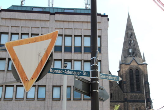 Die Kreuzung Goerdeler, Mumm-, Schwestern- und Konrad-Adenauer-Straße. (Archivfoto: © Bastian Glumm)