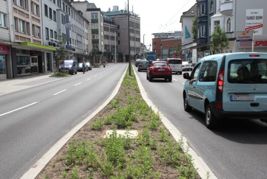 Das Landesamt für Natur, Umwelt und Verbraucherschutz Nordrhein-Westfalen (LANUV) führt an der Konrad-Adenauer-Straße Messungen der Luftqualität durch. Dazu wurde eigens ein Messcontainer aufgestellt. (Archivfoto: © Bastian Glumm)
