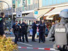 An der Konrad-Adenauer-Straße kam es am Mittwoch zu einer Messerattacke, bei der zwei Männer schwer verletzt wurde. Der Tatverdächtige (46) sitzt in Untersuchungshaft. (Foto: © Tim Oelbermann)
