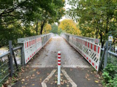 Zwischen Sonntag und Montag ist die Brücke, die an der Korkenziehertrasse über die Carl-Ruß-Straße führt, mutwillig beschädigt worden. (Foto: © Stadt Solingen)
