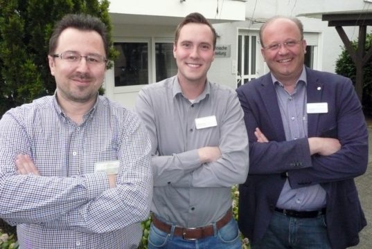 Das Energieteam der Kplus Gruppe: v.li. die Energiemanager Peter Belak, Patrick Preiss und der Technische Leiter der Kplus Gruppe Torsten Kanitz. (Foto: © Kplus Gruppe)