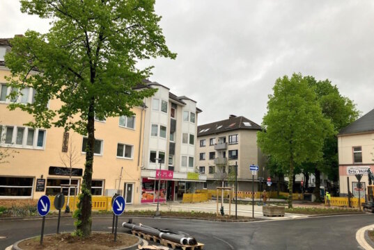Die Arbeiten am neuen Ohligser Kreisverkehr nähern sich ihrem Abschluss. Bereits ab Mittwoch sind die Zufahrten über Lippestraße, Emscherstraße, Weststraße und Lennestraße wieder freigegeben. (Foto: © Stadt Solingen)