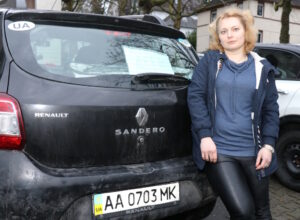 Ксенія евакуювала багатьох людей на приватних автомобілях з української зони бойових дій. В березні дівчина приїхала до Золінгена на своїй машині. (Foto: © Bastian Glumm)