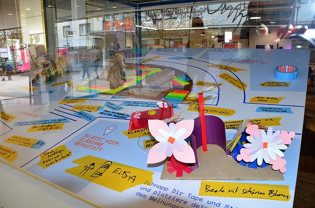 Im Rahmen eines Workshops entstanden Innenstadt-Utopien. Das Modell ist im Schaufenster der Gläsernen Werkstatt zu besichtigen. (Foto: © Martina Hörle)