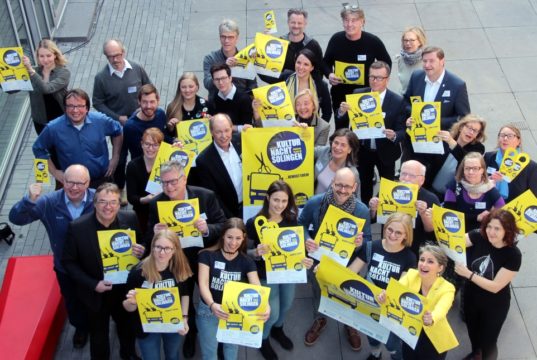 Allein 500 Künstlerinnen und Künstler machen in diesem Jahr bei der Kulturnacht mit. Zwölf Programmbusse, allesamt mit Live-Musik, werden in der Klingenstadt unterwegs sein. (Foto: © Bastian Glumm)