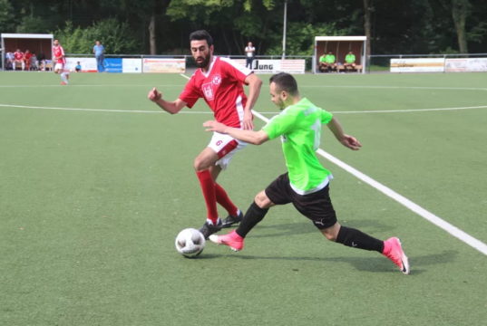 Die Stadt Solingen erneuert im Sommer vier Kunstrasenplätze. (Archivfoto: © Bastian Glumm)