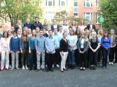 Der Verwaltungsvorstand um Oberbürgermeister Tim Kurzbach (re.) begrüßte am Montagmorgen im Gründer- und Technologiezentrum 44 junge Frauen und Männer, die bei der Stadt Solingen eine Ausbildung beginnen. (Foto: © B. Glumm)