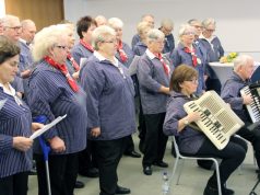 Der Shantychor Solingen war am Montag zu Gast im Rathaus. Selbstverständlich wurden auch einige Seemannslieder zum Besten gegeben. (Foto: © B. Glumm)