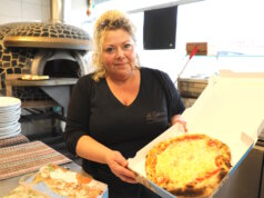 Vor acht Monaten eröffnete Domenica Priore das "La Costiera" an der Wuppertaler Straße in Gräfrath, die gemütliche Pizzeria läuft bestens. (Foto: © Bastian Glumm)