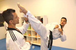 Beim Taekwondo spielt vor allem die Beinarbeit eine tragende Rolle. (Foto: © Bastian Glumm)