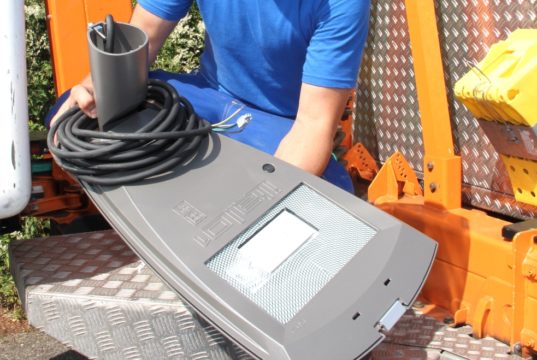 Bei vier bis fünf der 13 Leuchten-Standorte im Burger Ortskern soll es allerdings noch Änderungen geben. Hier weicht die reale Wirkung der Leuchten von der Erwartung bei der Planung ab. (Symbolfoto: © Bastian Glumm)