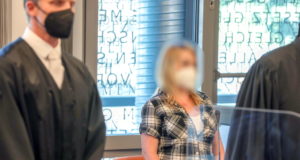 Eine Solingerin muss sich seit Montag vor dem Landgericht Wuppertal verantworten. Der 28-Jährigen wird vorgeworfen, im September 2020 fünf ihrer sechs Kinder in der Wohnung in der Hasseldelle ermordet zu haben. (Foto: © Bergische Blaulichtnews/Oelbermann)