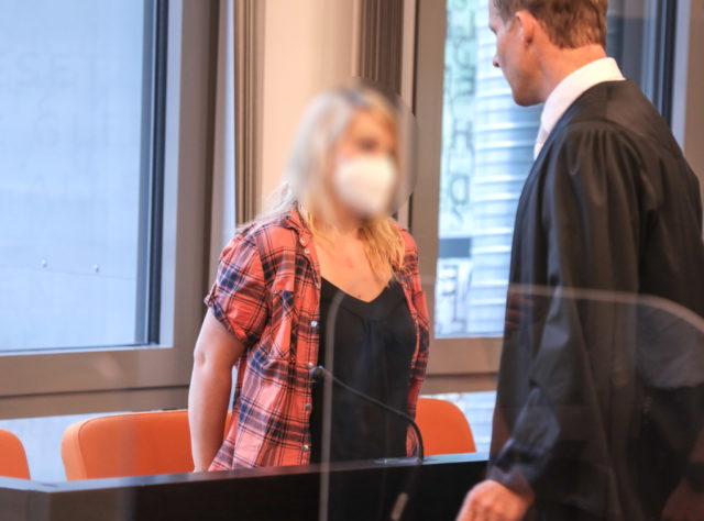 Eine Solingerin muss sich vor dem Landgericht Wuppertal verantworten. Der 28-Jährigen wird vorgeworfen, im September 2020 fünf ihrer sechs Kinder in der Wohnung in der Hasseldelle ermordet zu haben. (Foto: © Bergische Blaulichtnews/Oelbermann)