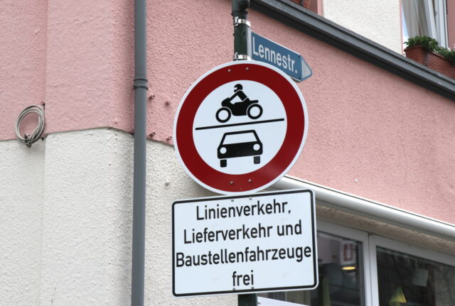 Die Lennestraße in Ohligs ist zunächst bis Ende Oktober für den Durchgangsverkehr gesperrt. (Foto: © Bastian Glumm)
