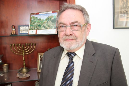 Leonid Goldberg ist Vorstandsvorsitzender der Jüdischen Kultusgemeinde Wuppertal. Zu dieser gehören auch die Solingerinnen und Solinger jüdischen Glaubens. (Foto: © Bastian Glumm)