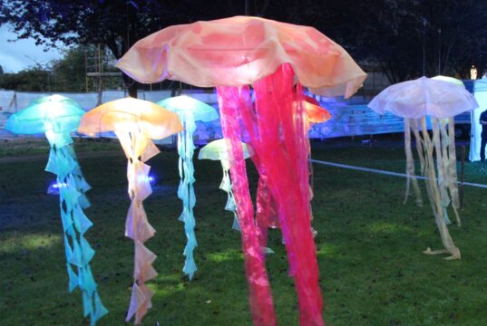 Lichternacht an den Güterhallen: Kunst, Licht und Begegnung am Samstag in Solingen. Offene Ateliers und Musik bei freiem Eintritt. (Archivfoto: © Bastian Glumm)