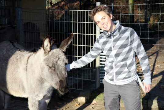 Die Solingerin Linda Bunzenthal (41) hat zum 1. Dezember die zoologische Leitung der Gräfrather Fauna übernommen. Die diplomierte Biologin betreibt zudem in Höhscheid ein Fachgeschäft für Terraristik. (Foto: © Bastian Glumm)