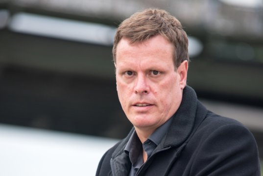 Der in Solingen geborene und aufgewachsene Autor Lorenz Stassen stellt morgen in der Stadtbiliothek zwei seiner Bücher vor. (Foto: © Random House/Michael Schäfer)