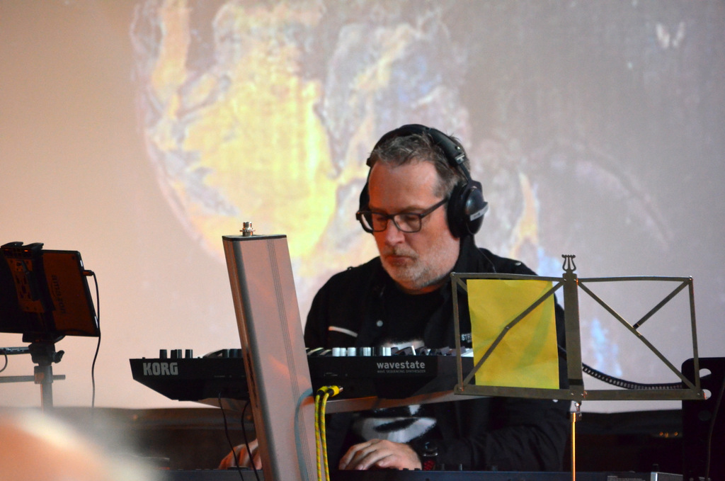 Musiker Stefan Erbe unterhielt die Besucher mit einer kleinen Darbietung von Maschinenmusik. (Foto: © Martina Hörle)