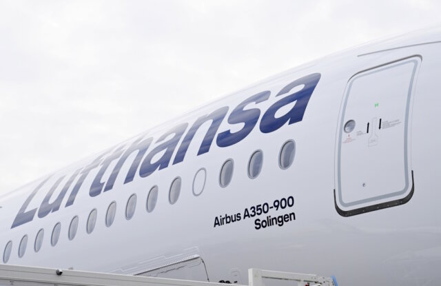 Der hochmoderne Airbus A350-900 mit der Kennung D-AIXZ ist bereits das vierte Flugzeug, das den Namen der Stadt Solingen trägt. (Foto: © Lufthansa)