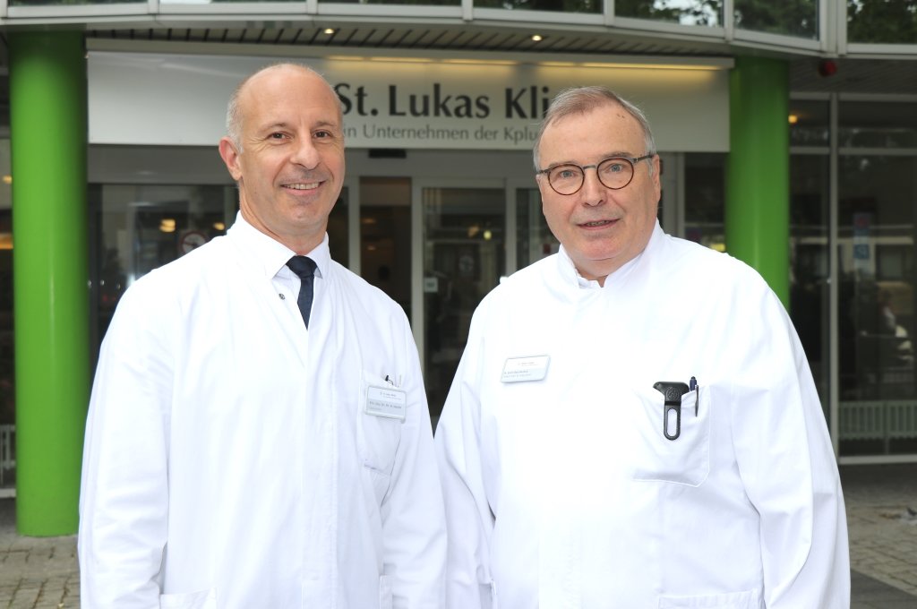 Teilen sich bis Oktober den Chefarztposten der Mund-, Kiefer- und Gesichtschirurgie in der Ohligser St. Lukas Klinik: PD Dr. Dr. Markus Martini (li.) und Dr. Erich Theo Merholz. (Foto: © Bastian Glumm)