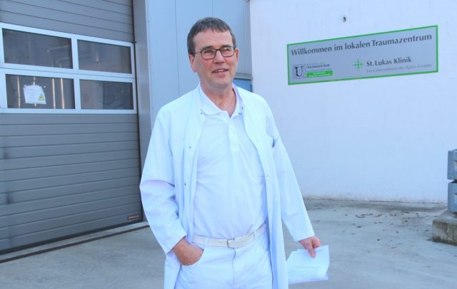 Dr. Bernhard Plath (59) ist neuer Chefarzt der Zentralen Aufnahmeeinheit ZAE in der Ohligser St. Lukas Klinik. (Foto: © B. Glumm)