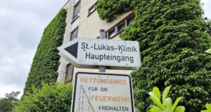 Am 1. Dezember 2023 schloss die St. Lukas Klinik in Solingen-Ohligs. Auf der Schwanenstraße ist es seitdem sehr still geworden. (Foto: © Bastian Glumm)