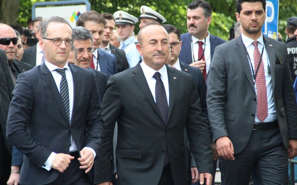 Der türkische Außenminister Mevlüt Çavuşoğlu und sein deutscher Amtskollege Heiko Maas sind am Mittwochnachmittag in Solingen eingetroffen. (Foto: © Bastian Glumm)