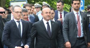 Der türkische Außenminister Mevlüt Çavuşoğlu und sein deutscher Amtskollege Heiko Maas sind am Mittwochnachmittag in Solingen eingetroffen. (Foto: © Bastian Glumm)