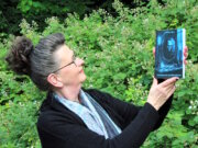Autorin Martina Hörle stellt ihr neues Buch „Schatten im Verborgenen“ vor – musikalisch begleitet von Markus Wundes. Beginn ist um 19 Uhr im Atelier Pest-Projekt, Alexander-Coppel-Str. 28, Solingen. Eintritt frei! (Foto: © Martina Hörle)