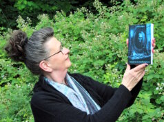 Autorin Martina Hörle stellt ihr neues Buch „Schatten im Verborgenen“ vor – musikalisch begleitet von Markus Wundes. Beginn ist um 19 Uhr im Atelier Pest-Projekt, Alexander-Coppel-Str. 28, Solingen. Eintritt frei! (Foto: © Martina Hörle)