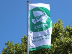 Krieg in der Ukraine: Vor dem Rathaus weht seit heute eine Friedensfahne. (Archivfoto: © Bastian Glumm)