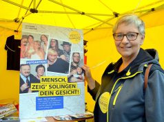 Für ihre “Mensch, Solingen”-Kommunikation ist die Kölner Werbeagentur„brandsclever“ jetzt beim diesjährigen Wettbewerb zum “Deutschen Agenturpreis” ausgezeichnet worden. Sabine Rische von der Pressestelle Solingen präsentiert hier einen Teil der Kampagne. (Archivfoto: © Martina Hörle)