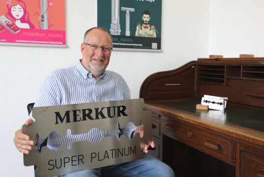 Ulrich Wiethoff ist Geschäftsführer der Merkur Stahlwaren GmbH & Co. KG in Solingen. (Foto: © Bastian Glumm)