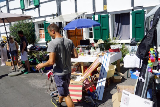 Am kommenden Samstag findet zwischen Lochbach und Viehbach der 2. Merscheider Hoftrödel statt, rund 220 Teilnehmer sind dabei. (Foto: © Merscheider Hoftrödel)