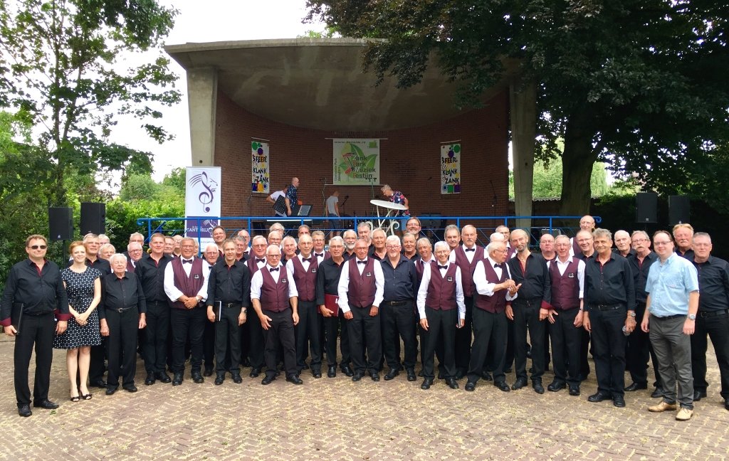Im niederländischen Beegden fand am Wochenende ein Open-Air-Chorfestival statt. Der Merscheider Männerchor war dazu eingeladen. (Foto: © Merscheider)