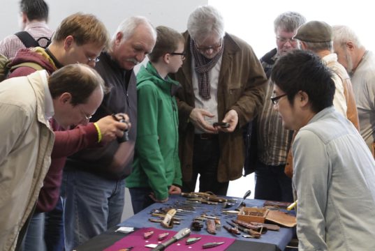 Die Messer Macher Messe ist ein El Dorado für Fans von handgefertigten Messern höchster Qualität. Am Wochenende findet sie zum 18. Mal statt. (Foto: © Lutz Hoffmeister, Deutsches Klingenmuseum)
