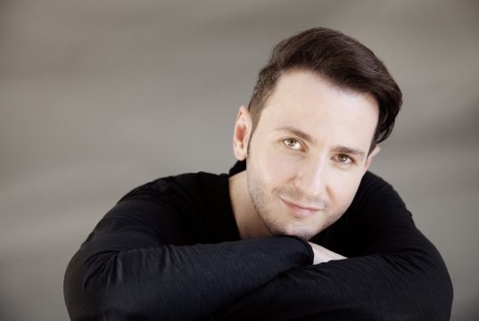 Pianist Michail Lifts steht am 10. Oktober mit den Bergischen Symphonikern auzf der Bühne und wird das Konzert für Klavier und Orchester Nr. 2 von Franz Liszt spielen. (Foto: © Felix Broede)