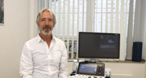 Neu im Team: Gefäßchirurg Dr. Michael Gretschel bietet seit Sommer in der Chirurgisch-Orthopädischen Gemeinschaftspraxis Solingen moderne Gefäßmedizin an. (Foto: © Bastian Glumm)