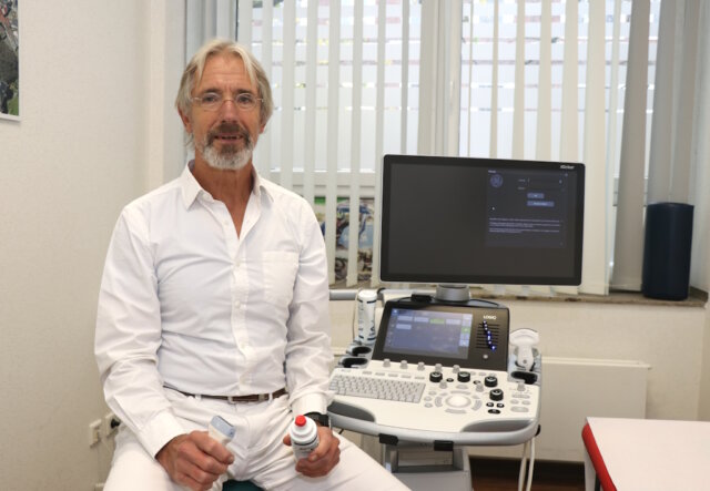 michael-gretschel-gefaesschirurgie-chirurgische-gemeinschaftspraxis Neu im Team: Gefäßchirurg Dr. Michael Gretschel bietet seit Sommer in der Chirurgisch-Orthopädischen Gemeinschaftspraxis Solingen moderne Gefäßmedizin an. (Foto: © Bastian Glumm)