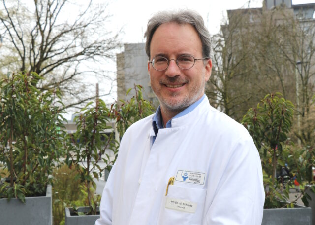 Dr. Michael Schmitz ist Chefarzt des Departments für Nephrologie in der Klinik für Geriatrie, Nephrologie und Allgemeine Innere Medizin im Klinikum Solingen. (Foto: © Bastian Glumm)