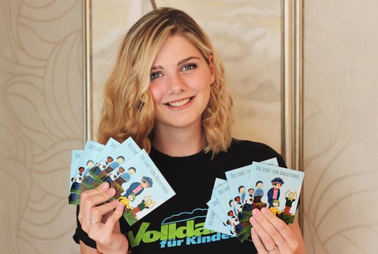 Das Minikinderbuch "Der Schatz vom Bärenstrand" wurde von Carolin Heibges geschrieben und illustriert. (Foto: © Carolin Heibges/Volldampf für Kinder e.V.)