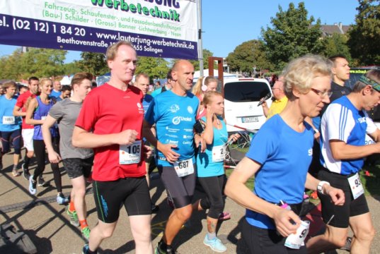 Auch wenn die Korkenziehertrasse inzwischen komplett beleuchtet ist, wird der Miss-Zöpfchen-Lauf auch in diesem Jahr fortgesetzt. (Archivfoto: © Bastian Glumm)