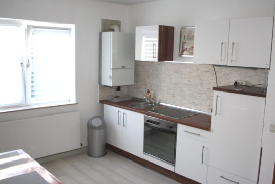 Zwei Monteurwohnungen unterhält Janine Schmidt an der Untengönrather Straße. Diese sind seit Beginn der Corona-Krise leer. (Foto: © Janine Schmidt)