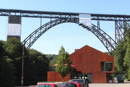 Im Oktober feiert die Müngstener Brücke ihren 120. Geburtstag. Dann findet dort anlässlich der Welterbe-Bewerbung ein europäischer Fachkongress - und das Brückenfest - statt. (Foto: © Bastian Glumm)