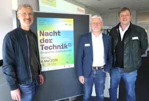 Laden am Freitag zur Nacht der Technik ein: v.li. Elmar Jünnemann (Solingen.Business), Stephan Buchmann (item Industrietechnik) und Frank Baehr (RÖLTGEN GmbH & Co. KG). (Foto: © Bastian Glumm)