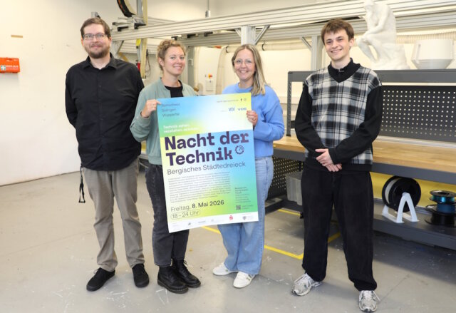 Freuen sich auf viele Basucher bei der Nacht der Technik: v.li. Christoph Anderssohn, Leonie Schubert, Lisa Drager und Erik Neuberger von Solingen.Business. (Foto: © Bastian Glumm)