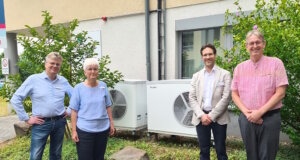 Freuen sich über einen nachhaltige Dialyseversorgung für die Region Solingen: v.li. Dr. med. Stephan Dicke, Christina Fago-Hermes (beide Nierenzentrum Solingen), Kai Goetze, Geschäftsführer Krankenhaus Bethanien und Dr. med. Christoph Zwernemann (Nierenzentrum Solingen). (Foto: © Diakonie Bethanien)