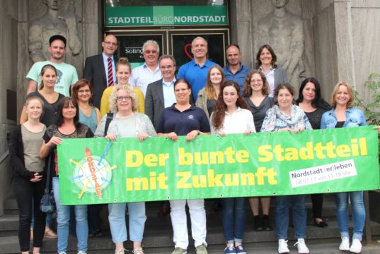Veranstalter, Organisatoren und die vielen Kooperationspartner des 11. Nordstadtfestes freuen sich auf die Stadtteilparty, die am 8. Juli auf dem Rathausplatz und drumherum steigen wird. (Foto: © B. Glumm)